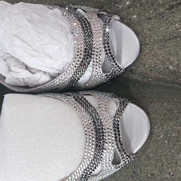 Nicoli Genuine Swarowski Pumps - Picture 3 of 7